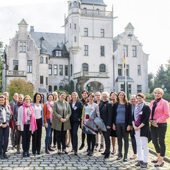 Executive Training September 2017: Women and Cultural Change Executive Training September 2017:
Women and Cultural Change