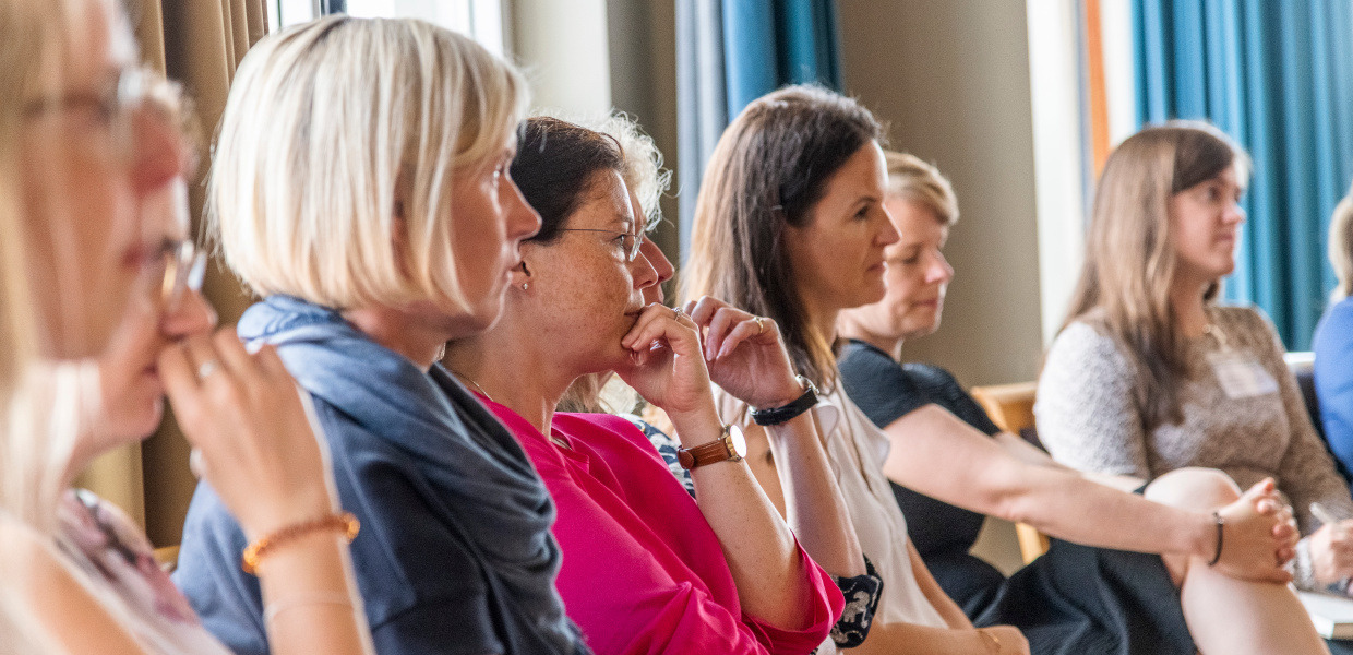 (© © Julia Knop) Teilnehmerinnen eines Trainings.